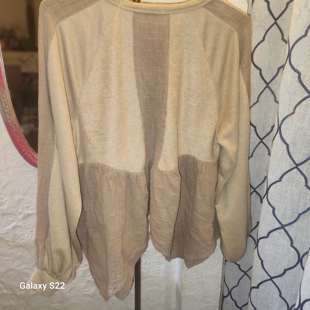 Umgee cropped sweater blouse worn twice size small.